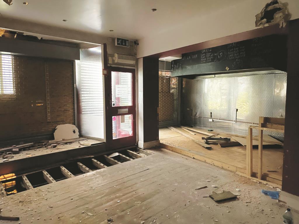 Lot: 77 - FREEHOLD MIXED USE BUILDING JUST OFF BRIGHTON SEAFRONT -